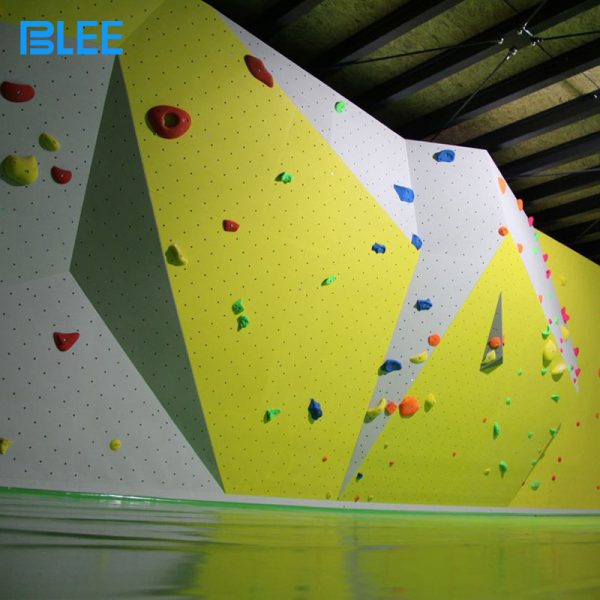 Rock climbing wall