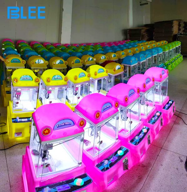 Mexico's hot-selling claw machine