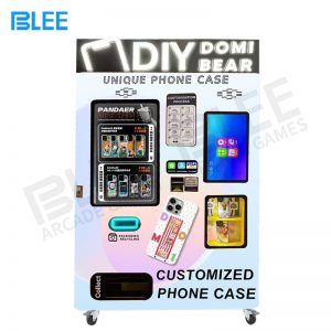 Mobile phone case vending machine