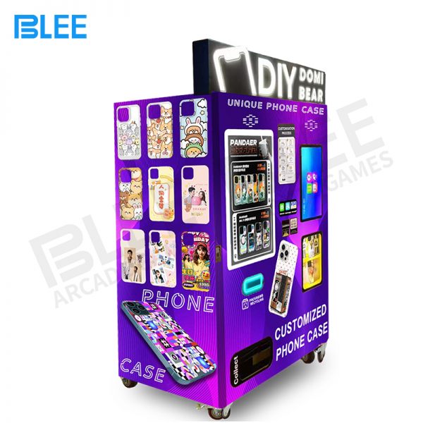 Mobile phone case vending machine