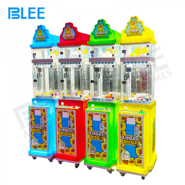 Small claw machine arcade toy for home and party use