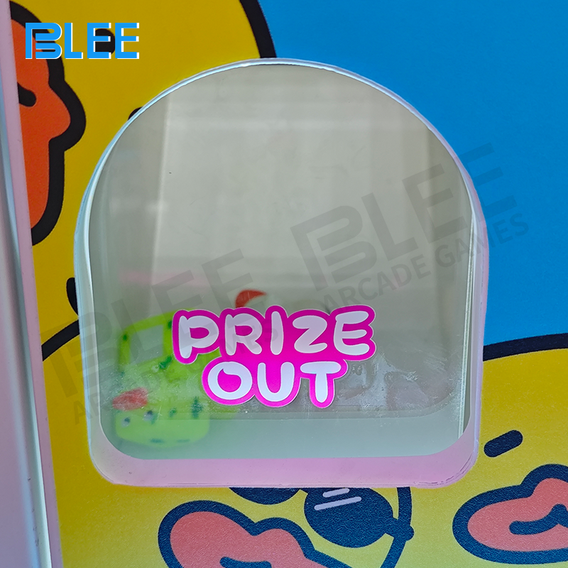 Mini prize claw machine with plush toys inside