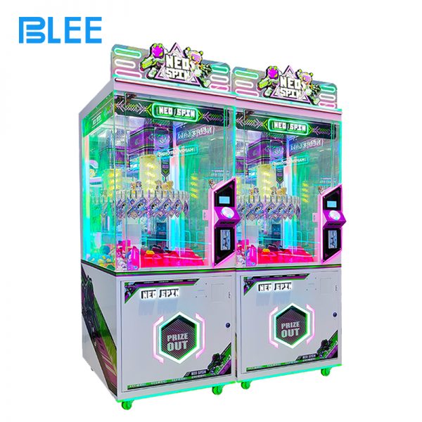 Prize grabbing clip game machine for indoor amusement