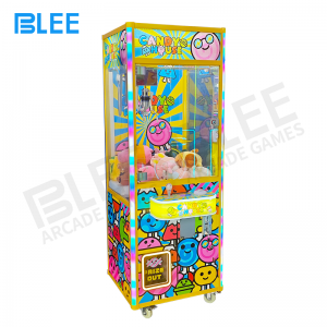 Candy house claw crane machine in shopping mall