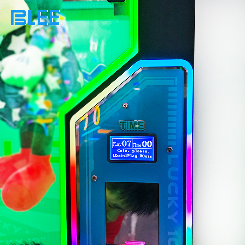 Player cutting the string to win a prize