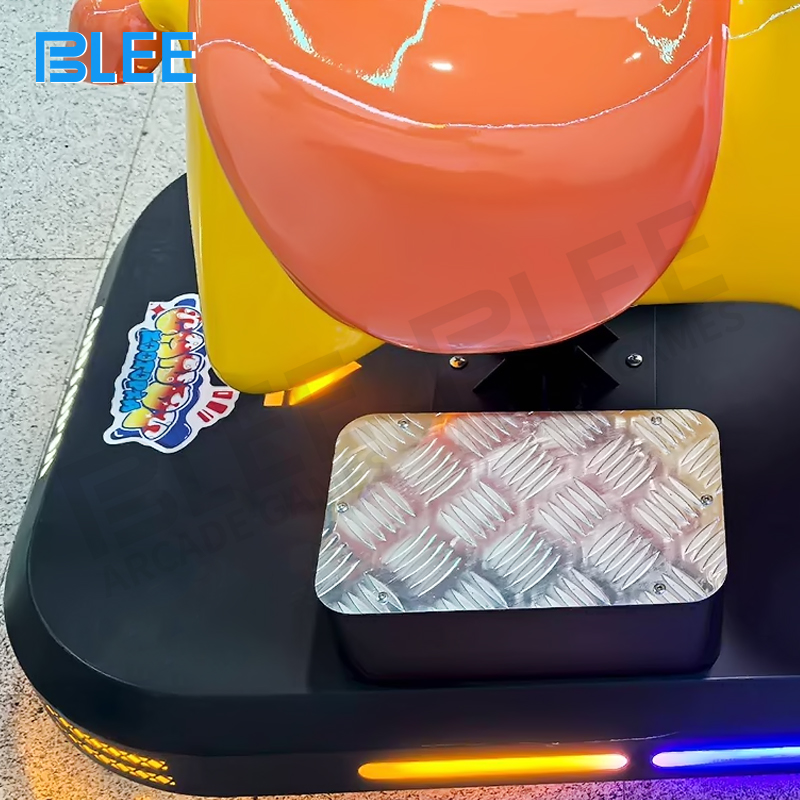 Sweet-themed lion seat with safety features