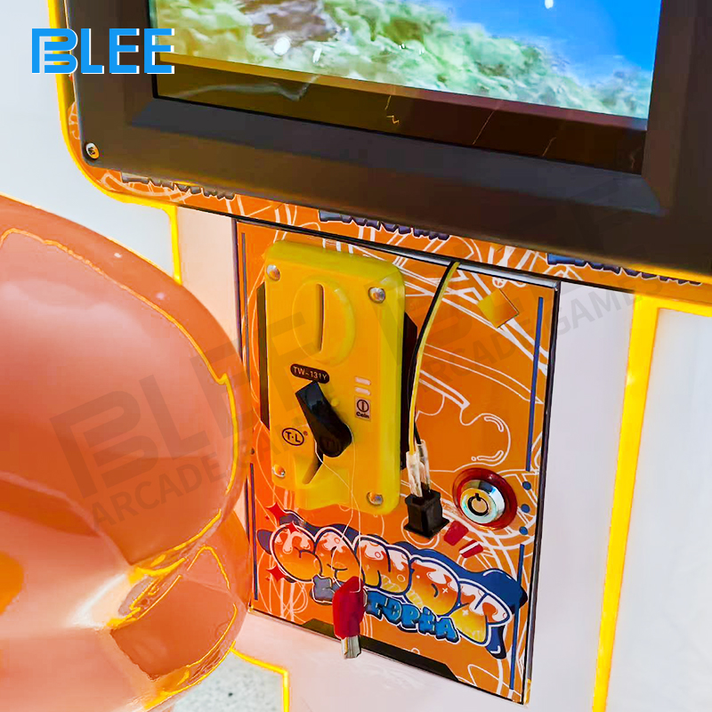 Safe swinging motion of lion character ride