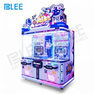 Central rotating prize display in operation