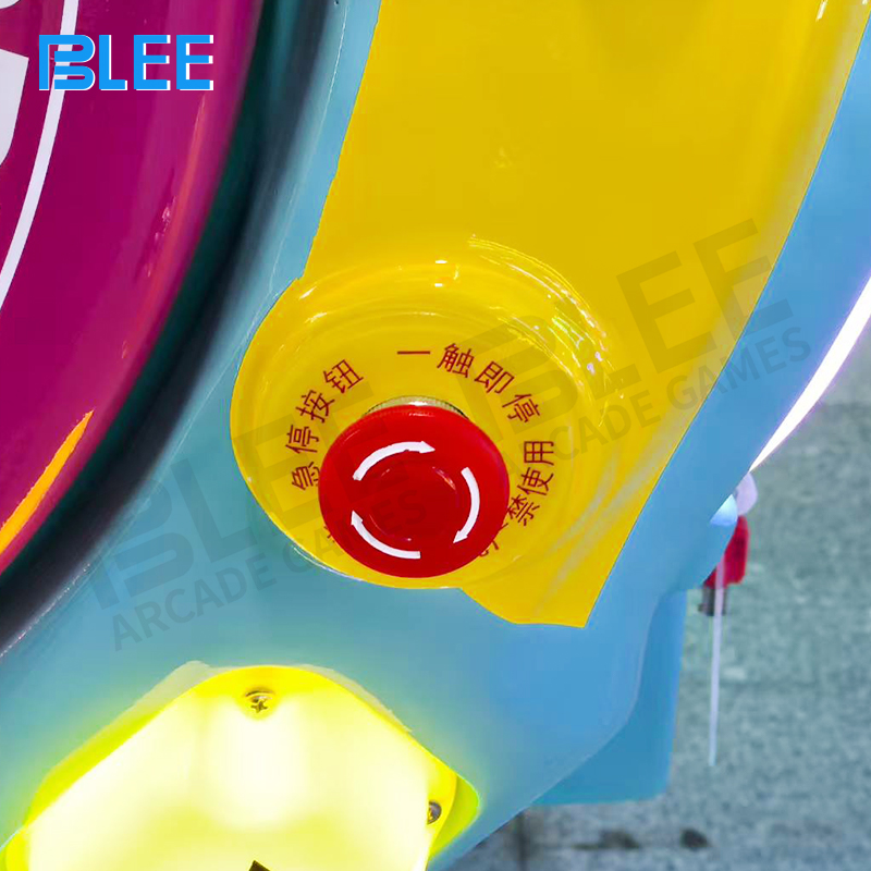 Safe swinging motion of pet character ride