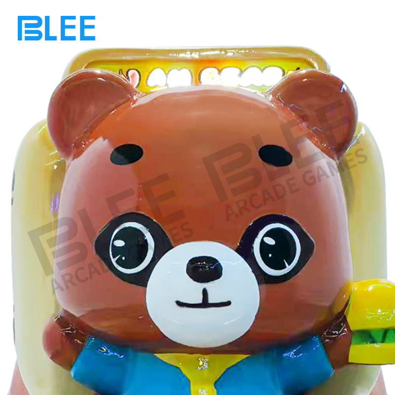 Multiple bear seats in synchronized motion