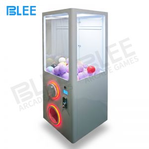 Compact BLEE Twisty Star Cool gacha machine measuring 60x60x160cm