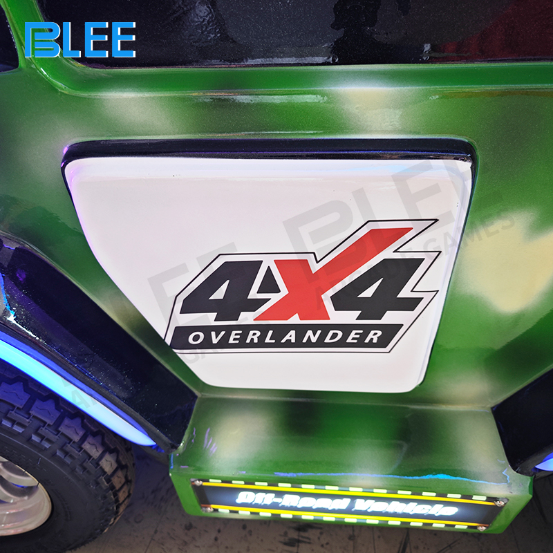 Technical perspective highlighting attraction's substantial dimensions (182×105×96cm) and reinforced architecture