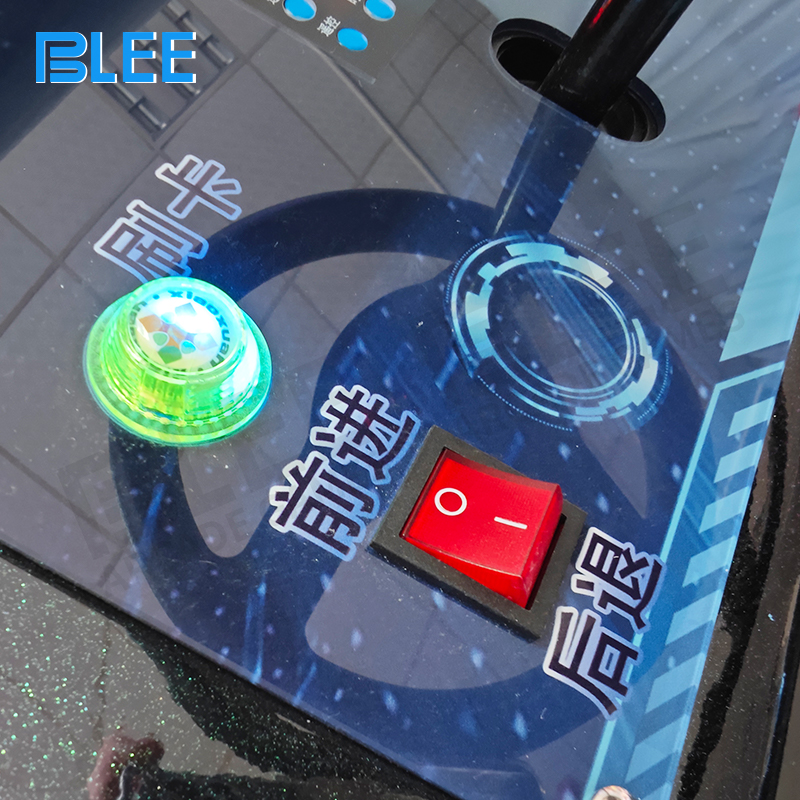 Engineering perspective highlighting attraction's substantial dimensions (178×108×130cm) and robust structural design