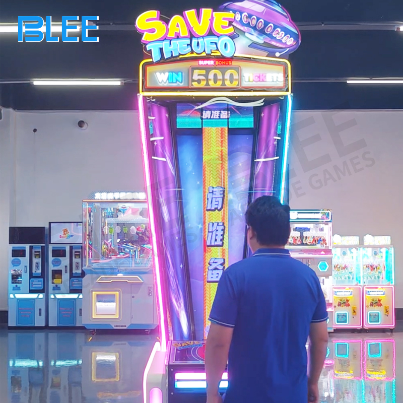 Prize dispensing mechanism issuing tickets or tokens based on UFO stopping position
