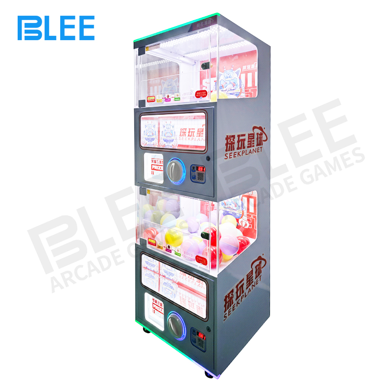 dual capsule dispenser Two customers simultaneously receiving capsules from both machine stations