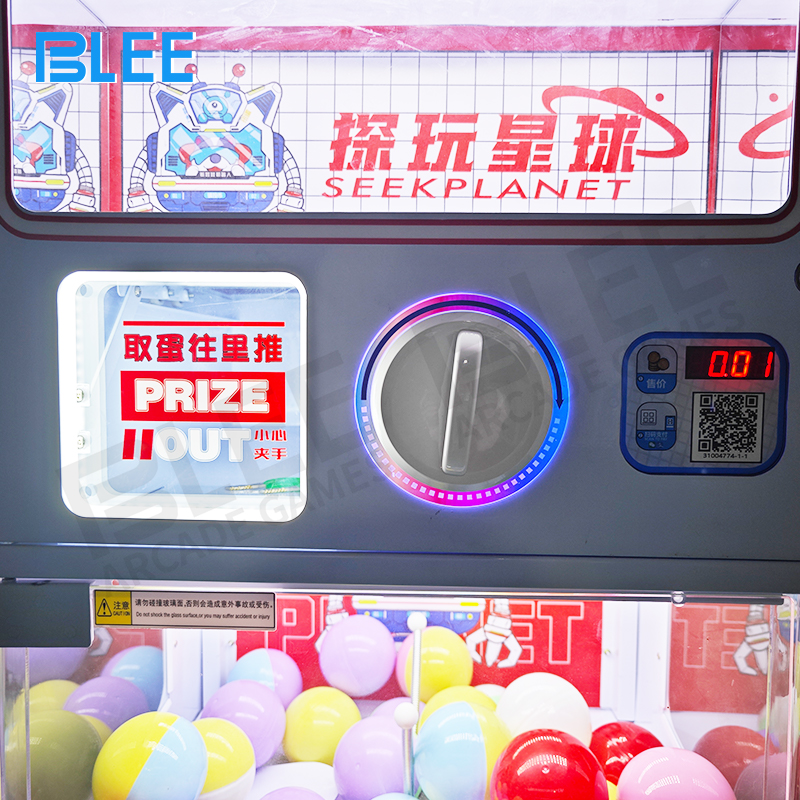 Installation in shopping mall walkway demonstrating high-traffic retail placement