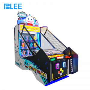 Advanced scoring interface displaying targeting accuracy, consecutive hit tracking, and bonus threshold indicators