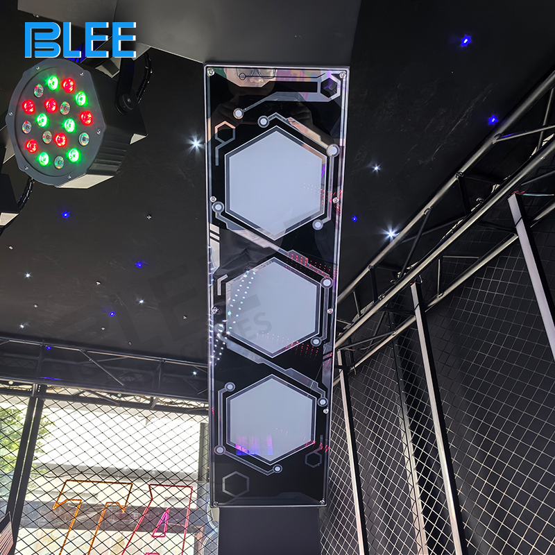 Dual 43-inch auxiliary screens for audience viewing and live streaming