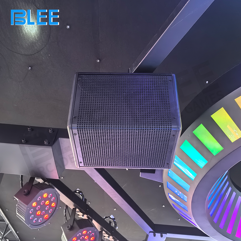 18.5-inch touchscreen interface for music selection and system control