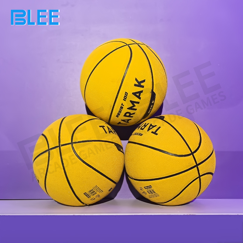 Real-time competition rankings display showing player positions and score differentials