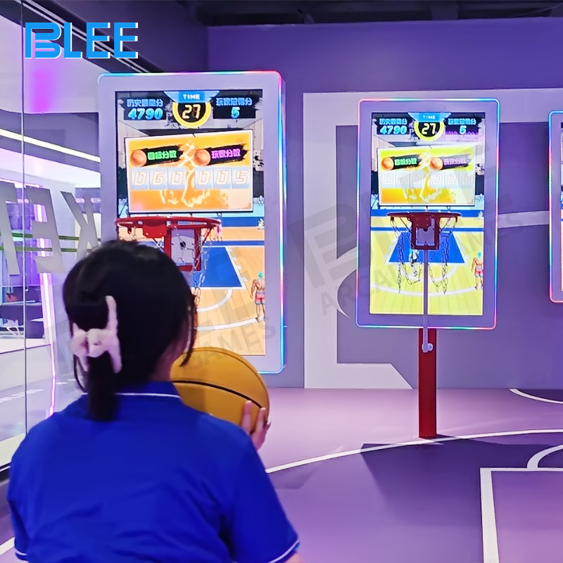 Customizable arena layout adaptable to venue-specific space requirements