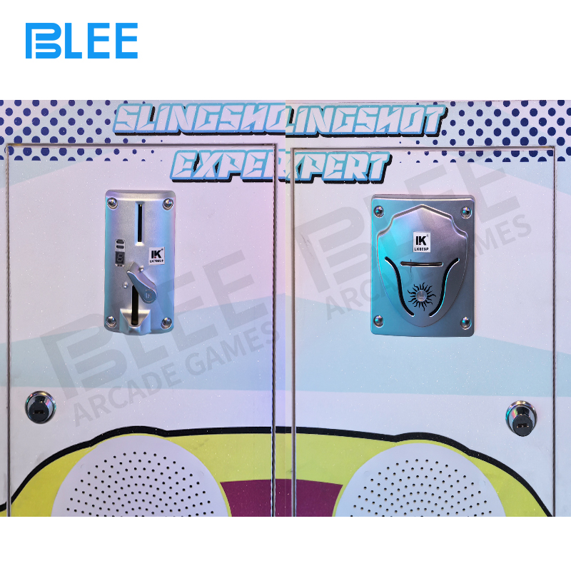 Multiple fixed pillars within cabinet providing strategic cover and varied shooting positions