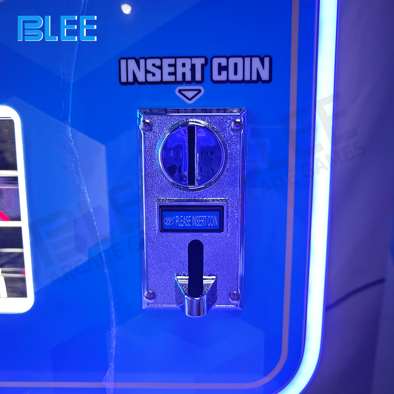 Internal view showcasing the large, organized token hopper with a capacity for 15,000 tokens.