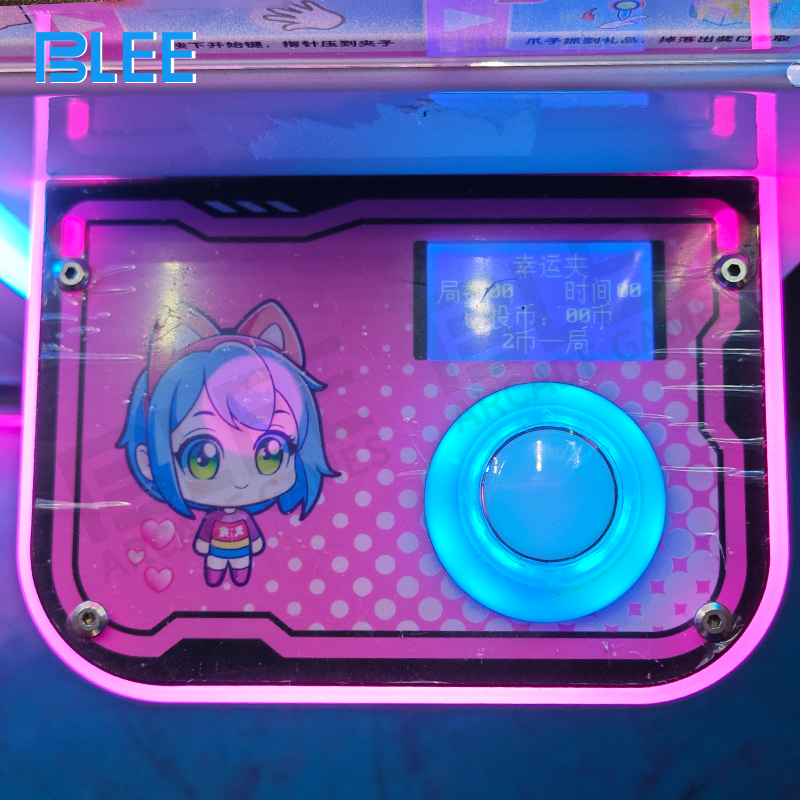 Players working together to strategically capture a large premium prize