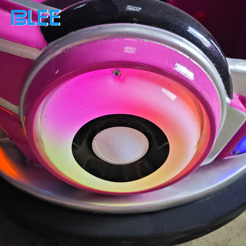 Speed control demonstration showing variable 1-6 km/h adjustment capabilities