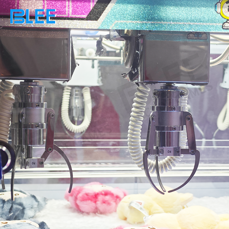 Central display screen tracking real-time scores for all four competing players or teams.