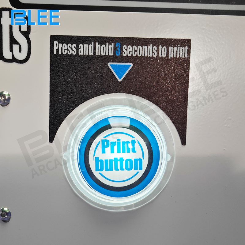 Overhead view illustrating the efficient 72×72 cm footprint and three-sided operational layout.