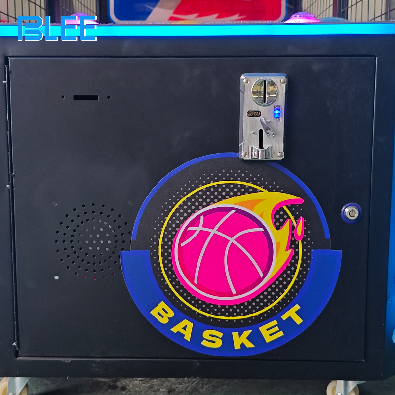 Child inserting a coin into the easy-to-reach payment slot to begin the basketball adventure.