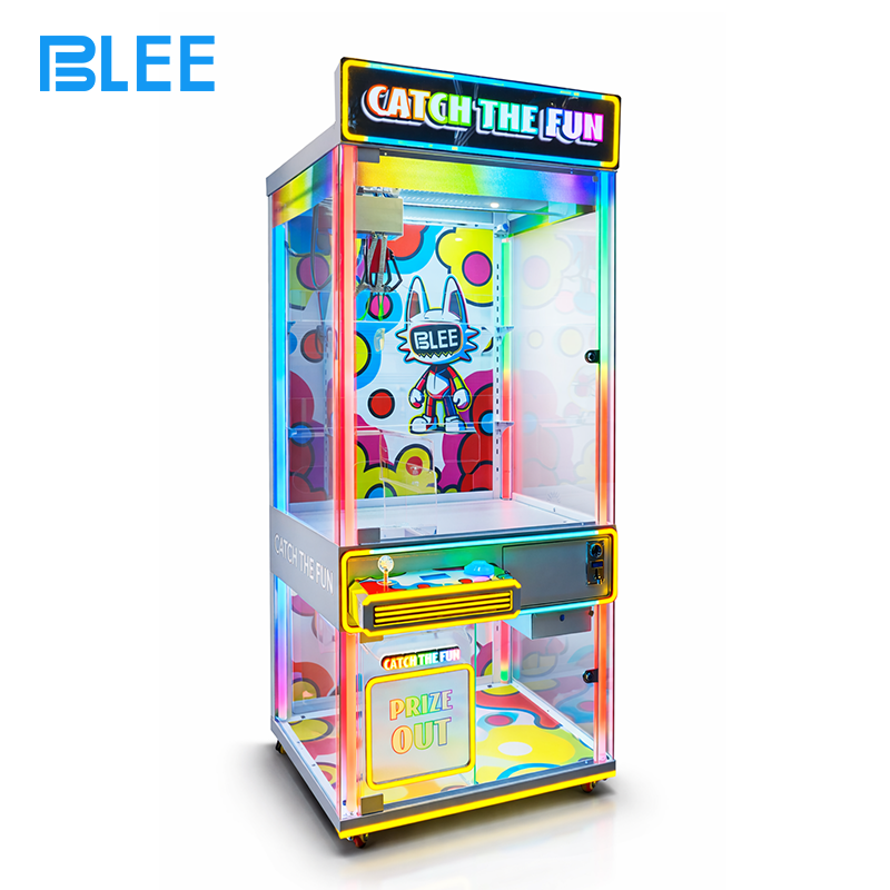 coin-operated claw game (6) Side profile highlighting the durable metal cabinet, tempered glass, and compact dimensions.