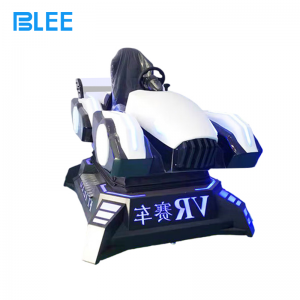 Full front view showcasing the professional racing seat, force-feedback wheel, Dapeng E3S headset, and 19-inch spectator screen.