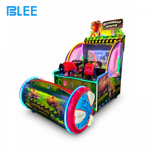 Spectators gathered behind as multiple players compete for the highest wave-based score.