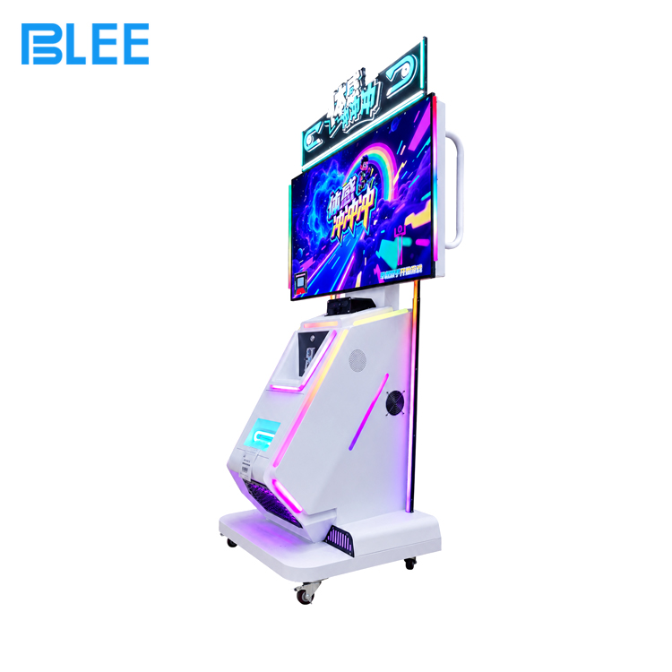 4 Interactive fitness arcade game with body tracking