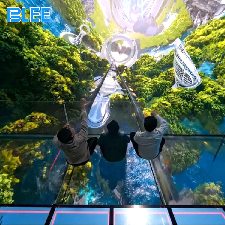 Panoramic projection theater with water and wind effects Panoramic projection theater with water and wind effects