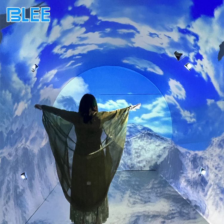 Indoor immersive projection attraction for amusement parks Indoor immersive projection attraction for amusement parks